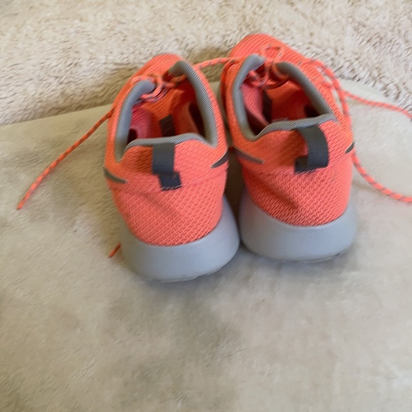 Nike - Picture 7 of 11